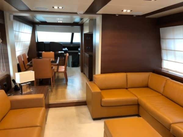 78' Azimut interior dining area