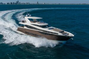 75' Prestige 2015 in Miami Beach