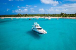 64' Azimut Flybridge on Beach 5