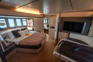 64' Azimut Flybridge Bedroom 2