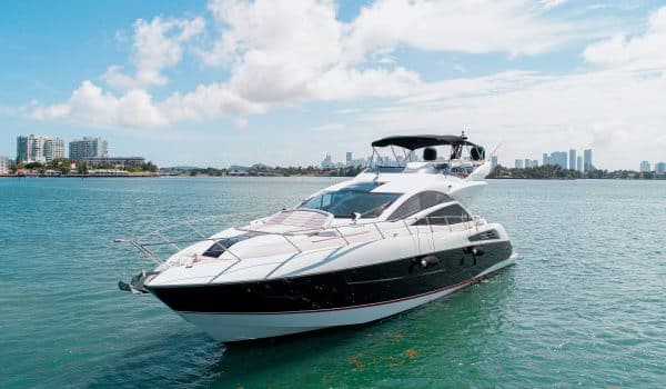 70’ Sunseeker Manhattan on water