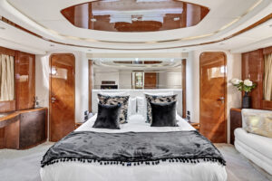 90 Foot Azimut Flybridge Bedroom